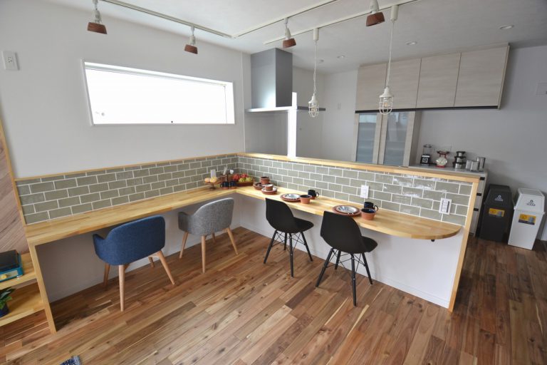 漆喰塗装のデメリットと注意点—高コストとメンテナンスの真実