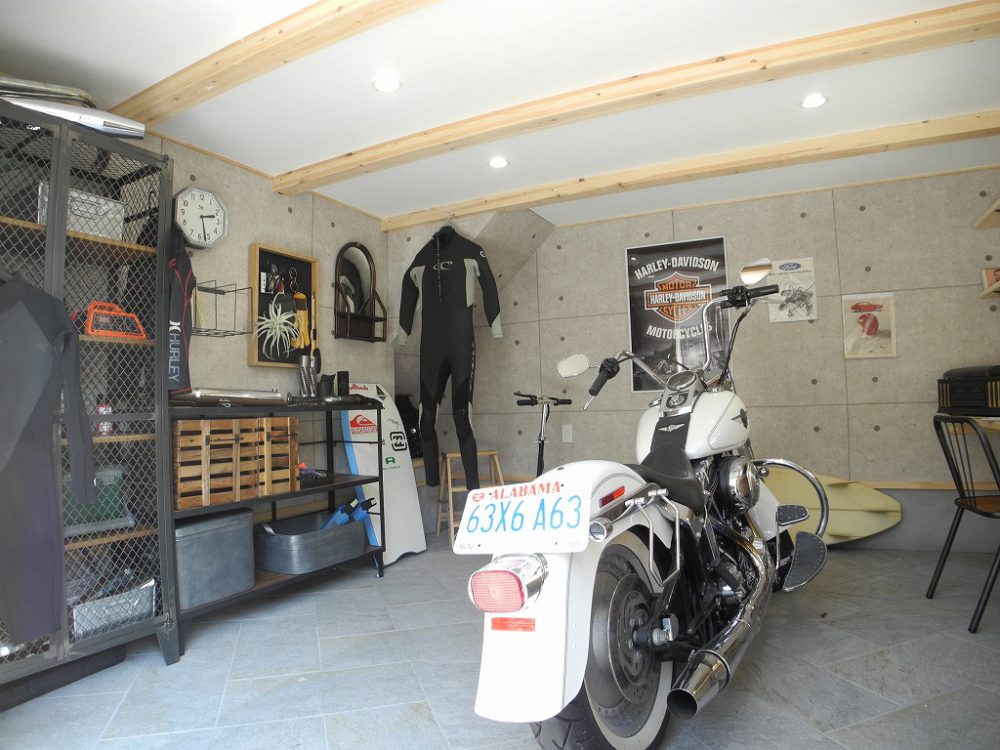 ハーレーダビッドソンのバイクも簡単に収納するガレージ