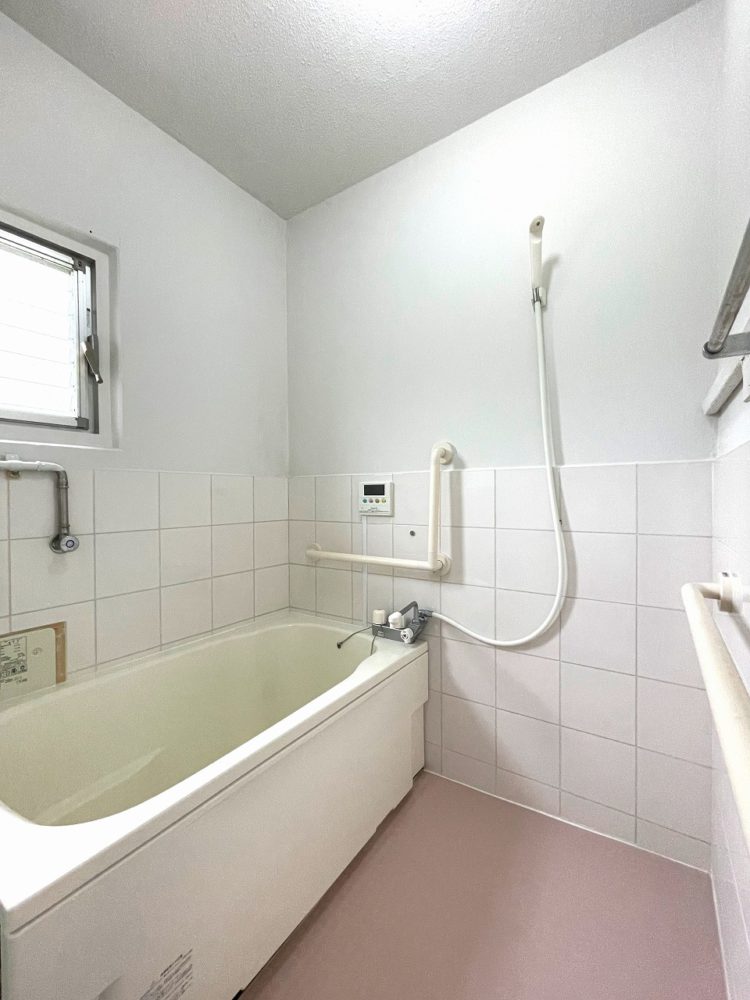 浴室：リフォームした浴室は、とっても清潔感があります♪