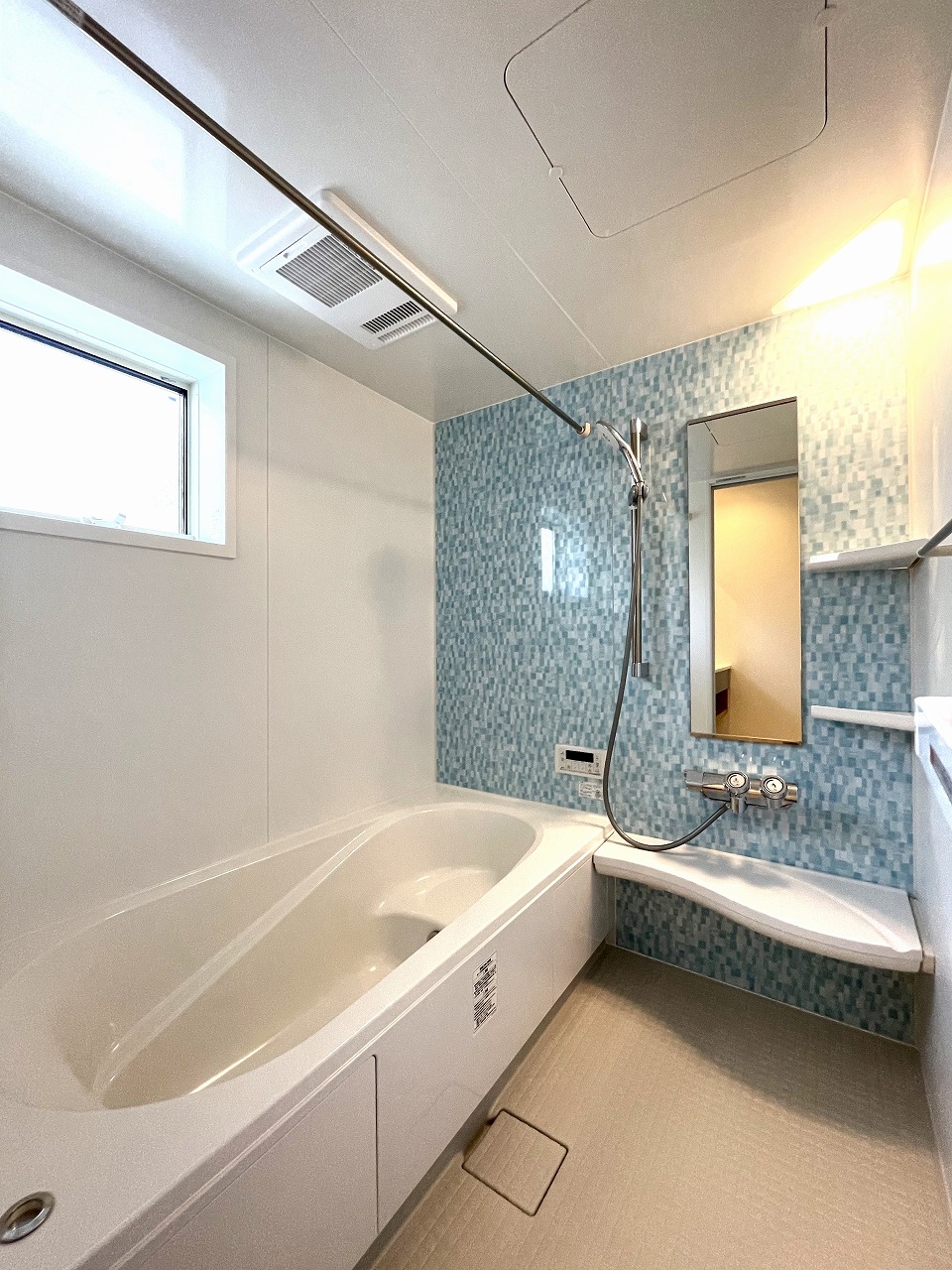浴室乾燥暖房機に高さが調節できるシャワーヘッドなど設備もGOOD！