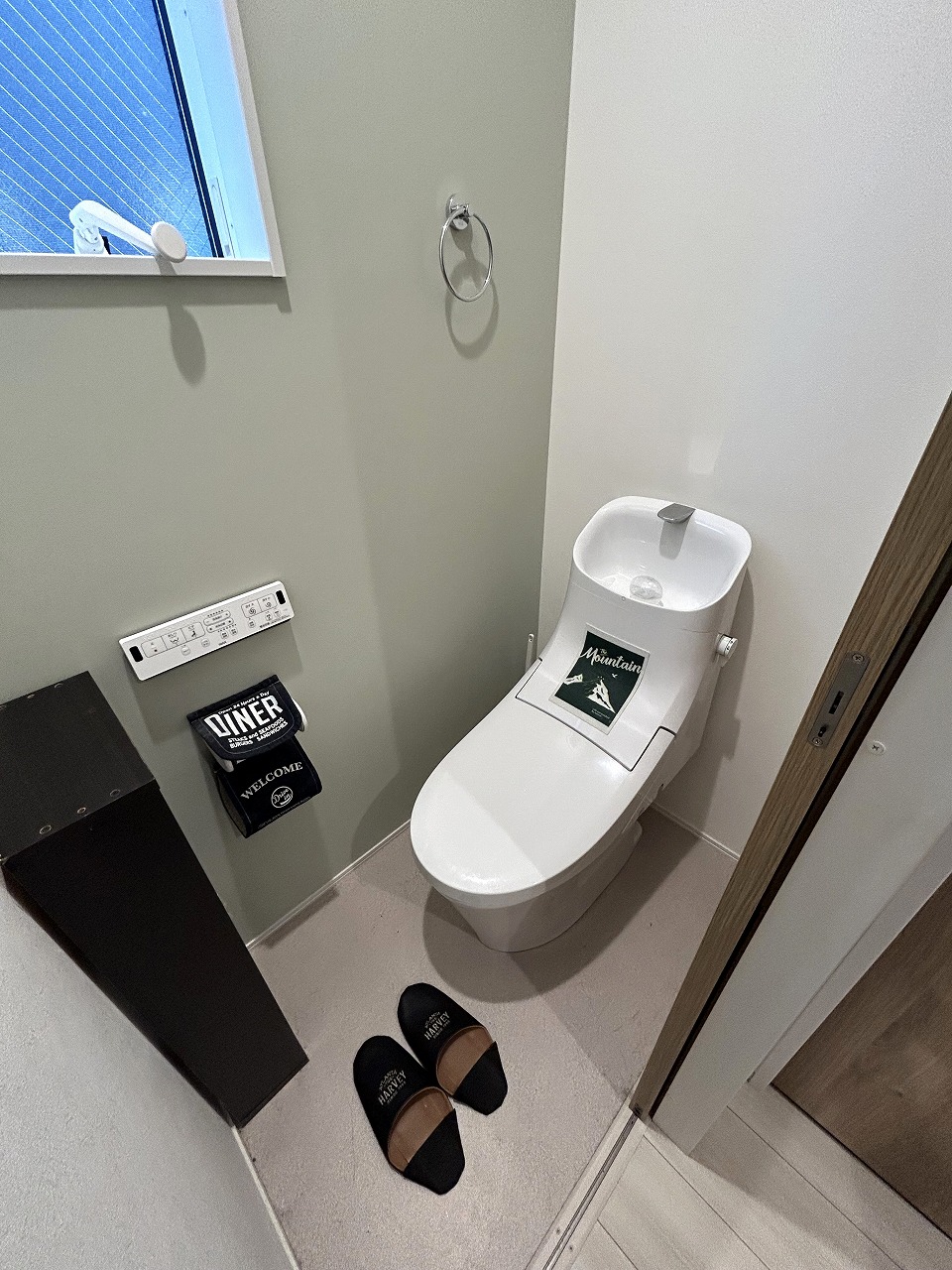 1Fトイレ：LDKから孤立したトイレはプライベートを守ります