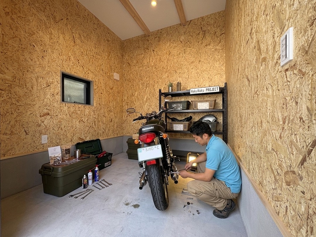 バイクガレージ