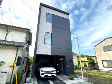 ガレージにヌック、お庭もある…欲しいが詰まった家