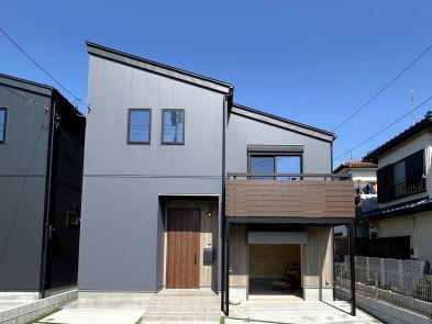 住宅街の中に、スタイリッシュなスキップフロアハウス【WAVE】